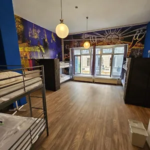  Hostel Beds