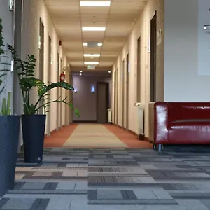 3* Szálloda Only 15 Minutes To Center, Free Secure Parking